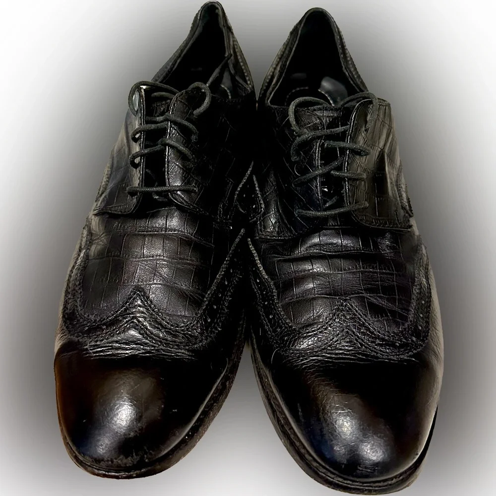 BUGATCHI Black Wingtip Oxford High end leather men’s shoes. Very Nice.